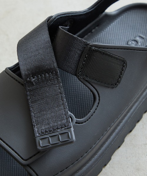 UGG(アグ)の「【UGG】K GOLDENGLOW ゴールデングロウ 厚底サンダル(サンダル・レディース・ベージュ/ブラック・23.5cm/24.5cm/22.5cm)」の8枚目の写真