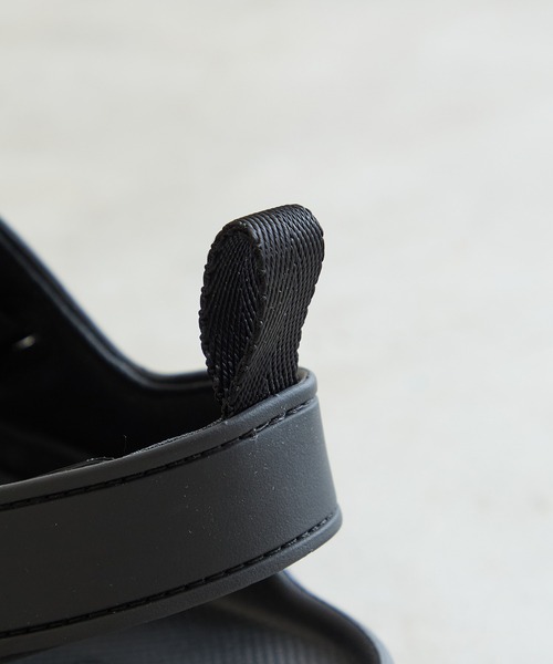 UGG(アグ)の「【UGG】K GOLDENGLOW ゴールデングロウ 厚底サンダル(サンダル・レディース・ベージュ/ブラック・23.5cm/24.5cm/22.5cm)」の11枚目の写真