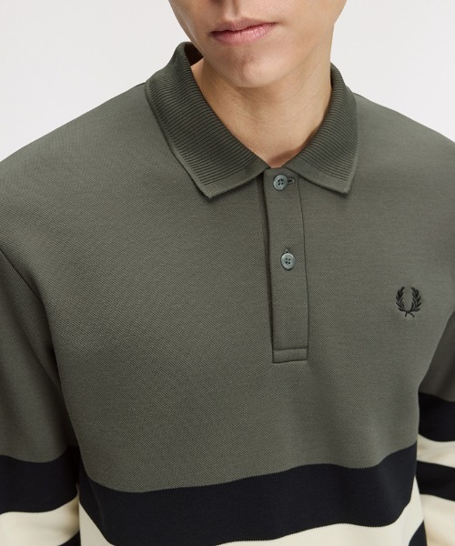 FRED PERRY(フレッドペリー)の「Colour Block Collared Sweatshirt/カラーブロックカラードスウェット(スウェット・メンズ・ダークオリーブ・L/M/S)」の3枚目の写真