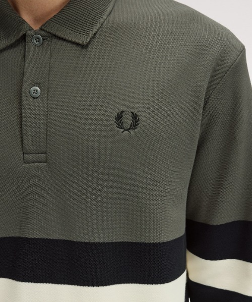 FRED PERRY(フレッドペリー)の「Colour Block Collared Sweatshirt/カラーブロックカラードスウェット(スウェット・メンズ・ダークオリーブ・L/M/S)」の4枚目の写真