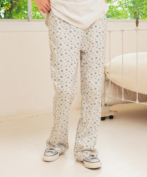 anap mimpi(アナップミンピ)の「小花柄 リラックス フレア パンツ(その他パンツ・レディース・アイボリー/サックスブルー・F)」の3枚目の写真