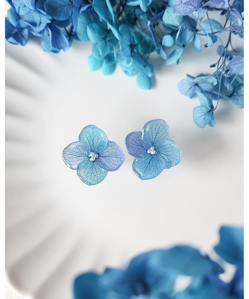 tone(トーン)の「【Tresor】紫陽花 ピアス(MA)(ピアス(両耳用)・レディース・ブルー系・FREE)」の1枚目の写真