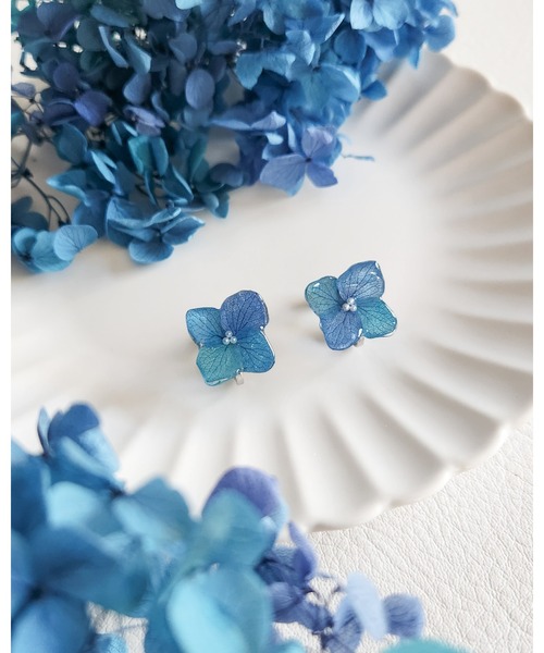 tone(トーン)の「【Tresor】紫陽花 ピアス(MA)(ピアス(両耳用)・レディース・ブルー系・FREE)」の2枚目の写真