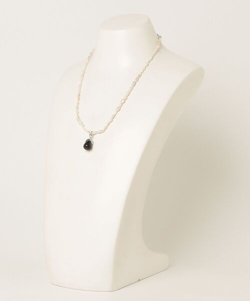 PRANK PROJECT(プランクプロジェクト)の「オニキストップバロックパールネックレス / Onyx Top Baroque Pearl Necklace(ネックレス・レディース・マルチ・FREE)」の2枚目の写真