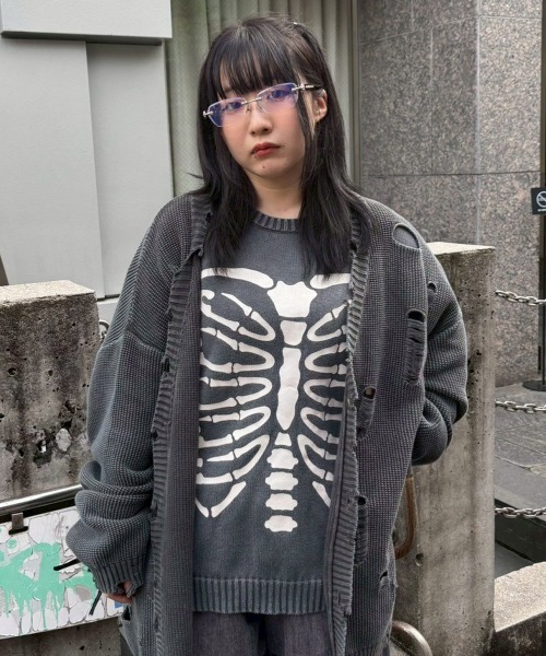 Candy Stripper(キャンディストリッパー)の「TATTERED KNIT カーディガン(ニット/セーター・レディース・チャコール/パープル/ライトベージュ・FREE)」の18枚目の写真
