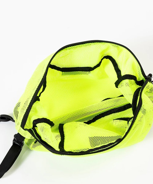 POLeR(ポーラー)の「POLeR/ポーラー MESH STUFF STROLL SHOULDER メッシュ ショルダーバッグ ポケッタブル使用 ブランドタグ アウトドア デイリー 2026年夏 夏服(ショルダーバッグ・メンズ・ホワイト/ブラック/イエロー/マルチ・FREE)」の6枚目の写真