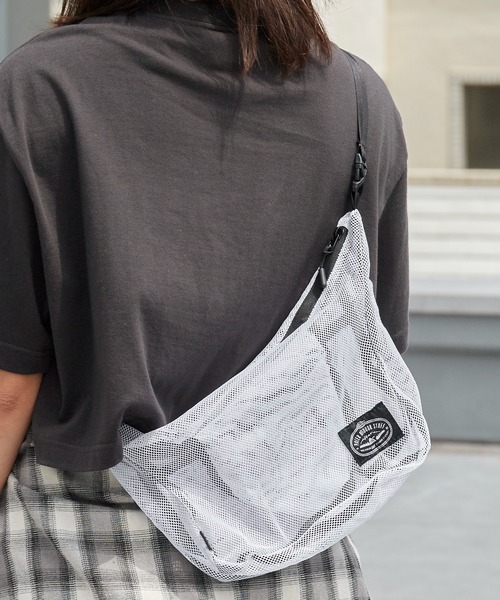POLeR(ポーラー)の「POLeR/ポーラー MESH STUFF STROLL SHOULDER メッシュ ショルダーバッグ ポケッタブル使用 ブランドタグ アウトドア デイリー 2026年夏 夏服(ショルダーバッグ・メンズ・ホワイト/ブラック/イエロー/マルチ・FREE)」の14枚目の写真