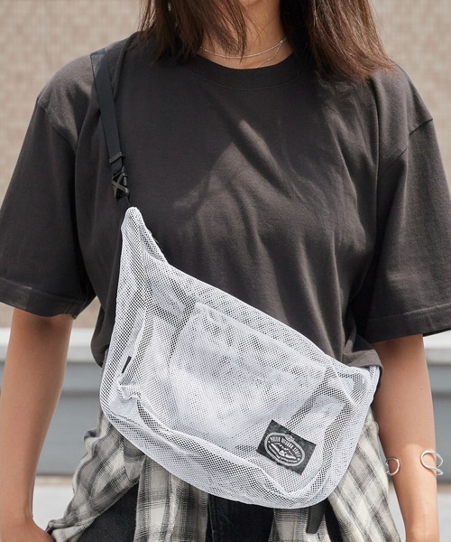 POLeR(ポーラー)の「POLeR/ポーラー MESH STUFF STROLL SHOULDER メッシュ ショルダーバッグ ポケッタブル使用 ブランドタグ アウトドア デイリー 2026年夏 夏服(ショルダーバッグ・メンズ・ホワイト/ブラック/イエロー/マルチ・FREE)」の16枚目の写真