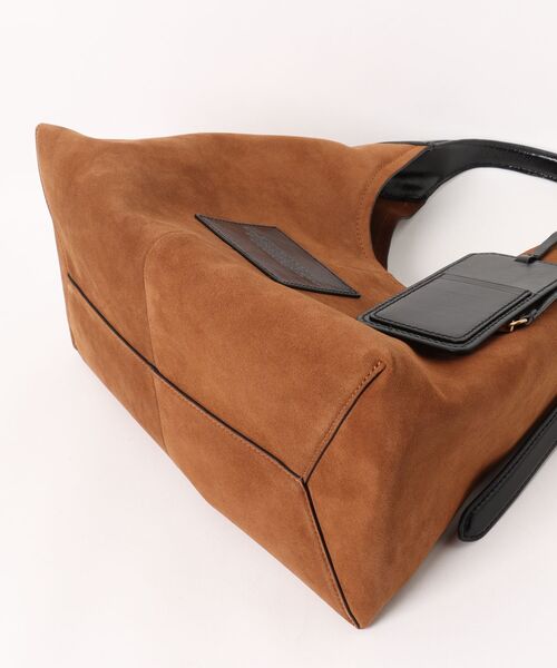 MARC JACOBS(マークジェイコブス)の「THE BELTED SUEDE SACK BAG/ザ ベルテッド スエード サック バッグ(ショルダーバッグ・レディース・ブラウン・ONE SIZE)」の7枚目の写真