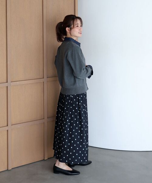 le.coeur blanc(ルクールブラン)の「デニムドッキングニットカーディガン(カーディガン/ボレロ・レディース・チャコールグレー/アイボリー・38)」の10枚目の写真