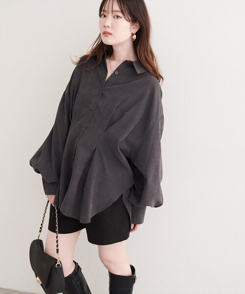 natural couture(ナチュラルクチュール)の「ピーチタックシャツ(シャツ/ブラウス・レディース・チャコールグレー/アイボリー/ブラウン・FREE)」の11枚目の写真