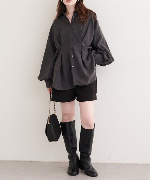 natural couture(ナチュラルクチュール)の「ピーチタックシャツ(シャツ/ブラウス・レディース・チャコールグレー/アイボリー/ブラウン・FREE)」の12枚目の写真