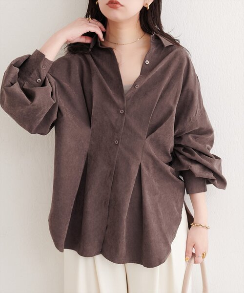 natural couture(ナチュラルクチュール)の「ピーチタックシャツ(シャツ/ブラウス・レディース・チャコールグレー/アイボリー/ブラウン・FREE)」の13枚目の写真