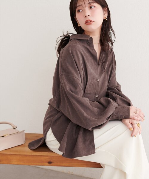 natural couture(ナチュラルクチュール)の「ピーチタックシャツ(シャツ/ブラウス・レディース・チャコールグレー/アイボリー/ブラウン・FREE)」の15枚目の写真