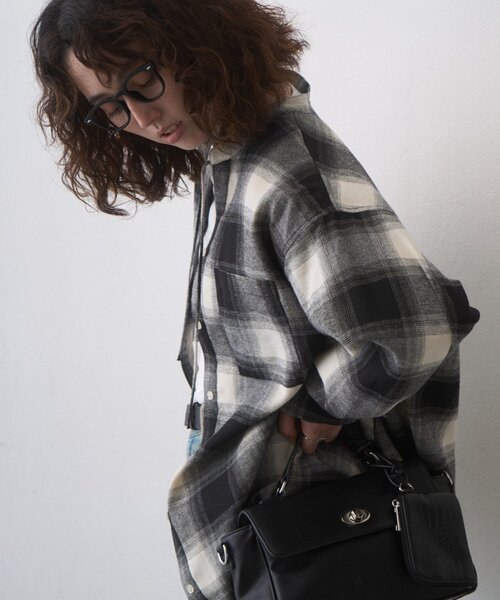 CIAOPANIC TYPY(チャオパニックティピー)の「∴【ZOZO限定】裾バルーンチェックチュニックブラウス(シャツ/ブラウス・レディース・ネイビー/ブラウン/ブラック・ONE SIZE)」の4枚目の写真