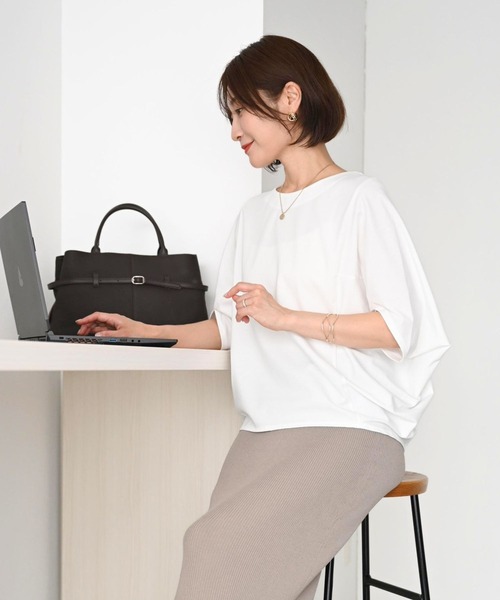 Ehre style(エーレスタイル)の「体型カバーをもっとおしゃれに。大人のお仕事Tシャツ(Tシャツ/カットソー・レディース・ホワイト/チャコールグレー/ブルー・FREE)」の8枚目の写真