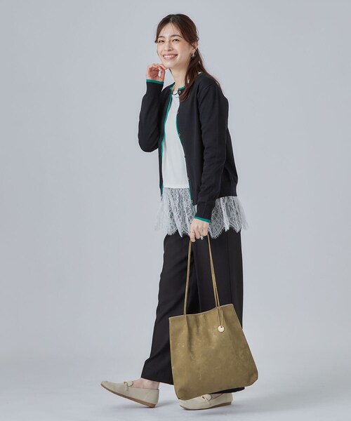 SHOO・LA・RUE(シューラルー)の「光沢生地つまみハンドルトートバッグ(トートバッグ・レディース・ブラック/グレー/シルバー/カーキ/ボルドー・00)」の15枚目の写真