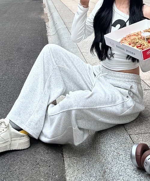 Vipoa（ヴィポア）の「ベーシックルーズスウェットパンツ（スウェットパンツ・レディース・ライトグレー/ネイビー/ブラック/グレー・FREE）」の13枚目の写真
