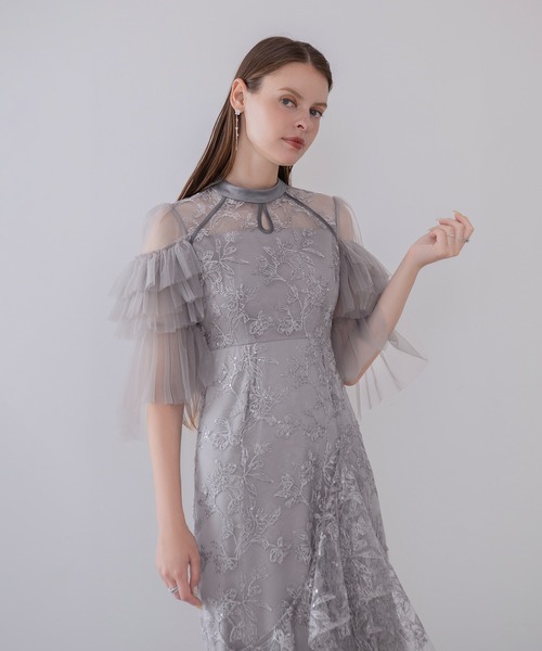 Leja(レジャ)の「【LEJA】ハイネックドロップホールフリルチュールスパンコールマーメイドワンピースドレス美脚効果結婚式 パーティードレス 成人式 二次会 同窓会 お呼ばれ オケージョン 20代 30代(ドレス・レディース・グレー/モカ・SMALL/MEDIUM)」の4枚目の写真