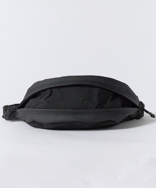WHITE MOUNTAINEERING(ホワイトマウンテニアリング)の「White Mountaineering/ホワイトマウンテニアリング×BRIEFING/ブリーフィング WM×BRIEFING NEOCHROME CROSS BODY コラボアイテム ナイロン ショルダーバッグ ウエストバッグ メンズ アウトドア カジュアル 2026年秋冬 秋服(ショルダーバッグ・メンズ・ブラック・FREE)」の16枚目の写真