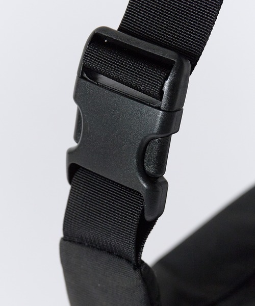 WHITE MOUNTAINEERING(ホワイトマウンテニアリング)の「White Mountaineering/ホワイトマウンテニアリング×BRIEFING/ブリーフィング WM×BRIEFING NEOCHROME CROSS BODY コラボアイテム ナイロン ショルダーバッグ ウエストバッグ メンズ アウトドア カジュアル 2026年秋冬 秋服(ショルダーバッグ・メンズ・ブラック・FREE)」の4枚目の写真