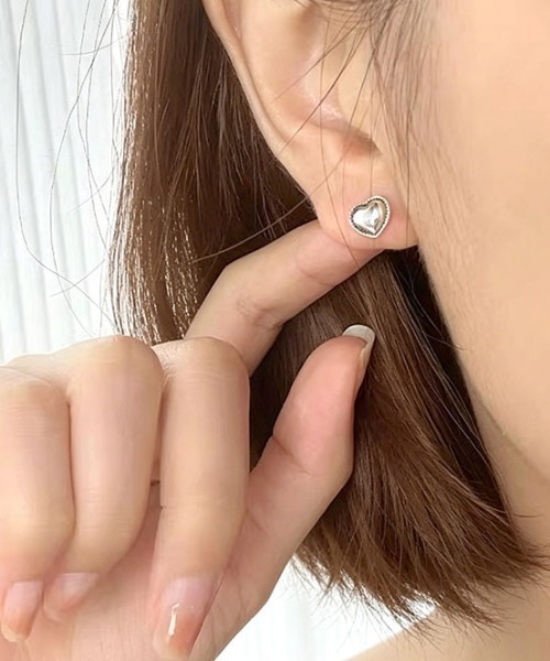 Apparat+(アパラートプラス)の「ヴィンテージ ハートモチーフ ピアス/シンプル/上品(ピアス(両耳用)・レディース・ゴールド/ピンクゴールド/シルバー・フリー)」の2枚目の写真