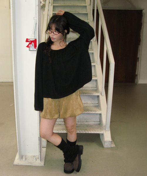 RONRON（ロンロン）の「DRAWSTRING BALLOON SHORTS SUEDE BROWN（その他パンツ・レディース・その他・FREE）」の2枚目の写真