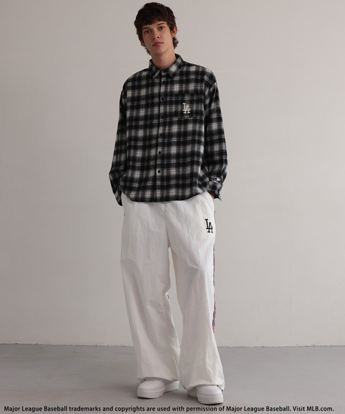 BACK TO THE FIELD（バック トゥー ザ フィールド）の「【MLB】Embroidered Shirt（シャツ/ブラウス・メンズ・ブラウン系/ブルー/ブラック系・MEDIUM/LARGE）」の2枚目の写真