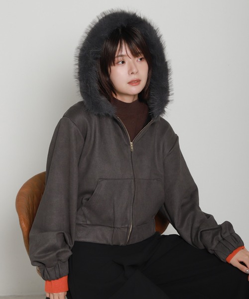 libelle more(リベル モア)の「フェイクスエードファー付きフードショートブルゾン(ブルゾン・レディース・スモークピンク/アイボリー/チャコールグレー/グレー・L/M)」の1枚目の写真