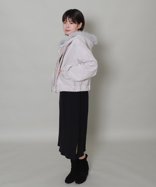 libelle more(リベル モア)の「フェイクスエードファー付きフードショートブルゾン(ブルゾン・レディース・スモークピンク/アイボリー/チャコールグレー/グレー・L/M)」の14枚目の写真