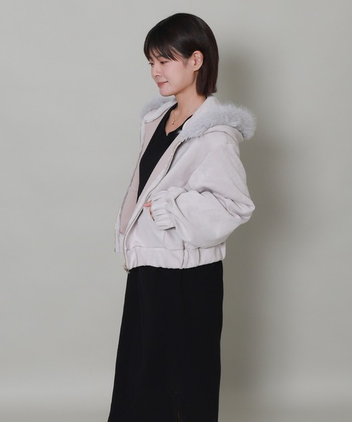 libelle more(リベル モア)の「フェイクスエードファー付きフードショートブルゾン(ブルゾン・レディース・スモークピンク/アイボリー/チャコールグレー/グレー・L/M)」の15枚目の写真