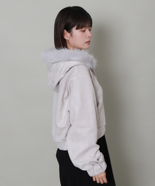 libelle more(リベル モア)の「フェイクスエードファー付きフードショートブルゾン(ブルゾン・レディース・スモークピンク/アイボリー/チャコールグレー/グレー・L/M)」の16枚目の写真