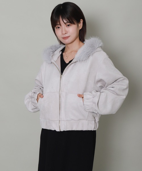 libelle more(リベル モア)の「フェイクスエードファー付きフードショートブルゾン(ブルゾン・レディース・スモークピンク/アイボリー/チャコールグレー/グレー・L/M)」の18枚目の写真