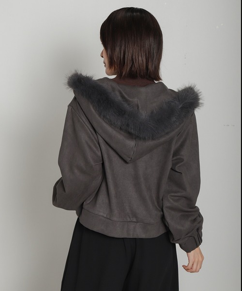 libelle more(リベル モア)の「フェイクスエードファー付きフードショートブルゾン(ブルゾン・レディース・スモークピンク/アイボリー/チャコールグレー/グレー・L/M)」の9枚目の写真
