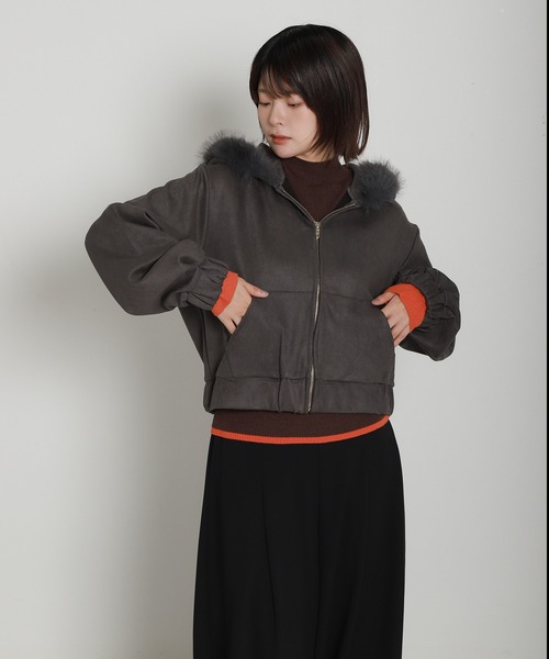 libelle more(リベル モア)の「フェイクスエードファー付きフードショートブルゾン(ブルゾン・レディース・スモークピンク/アイボリー/チャコールグレー/グレー・L/M)」の10枚目の写真
