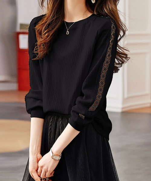 Doux Belle(ドゥーベル)の「シアーレーススリーブトップス(Tシャツ/カットソー・レディース・ブラック/ホワイト・MEDIUM/LARGE)」の1枚目の写真