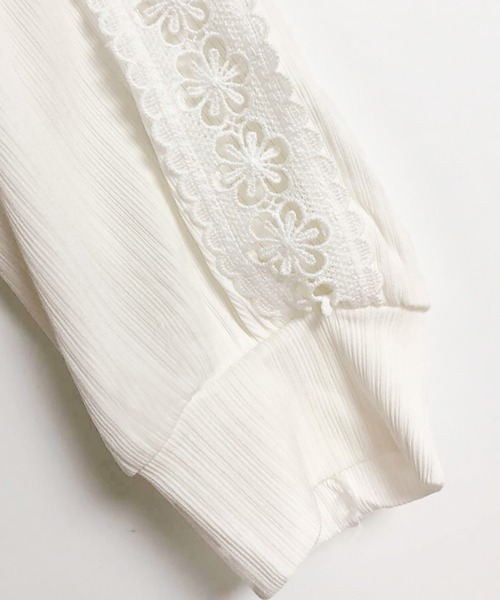 Doux Belle(ドゥーベル)の「シアーレーススリーブトップス(Tシャツ/カットソー・レディース・ブラック/ホワイト・MEDIUM/LARGE)」の14枚目の写真
