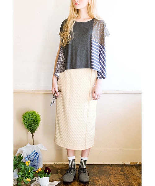 シロップ.(シロップ.)の「きれいIラインのカットソータイトスカート(スカート・レディース・クリーム/ブラック・MEDIUM/SMALL/LARGE/X-LARGE/XX-LARGE)」の3枚目の写真