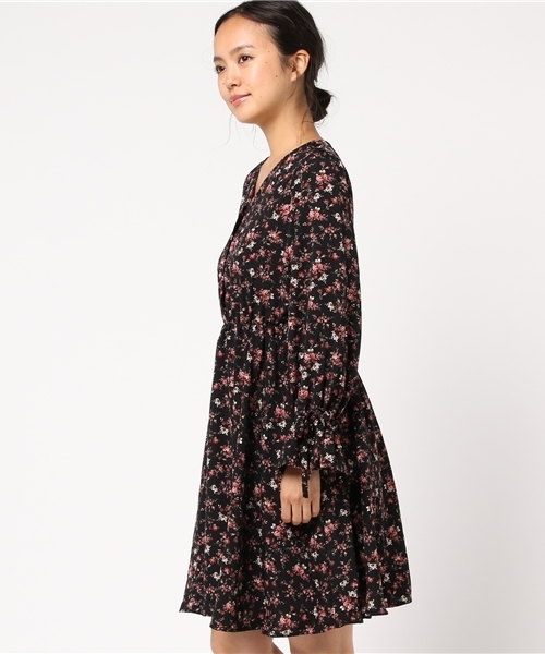 Honeys（ハニーズ）の「花柄ワンピース（ワンピース・レディース・ブラック系その他/ブルー系その他/レッド系その他・M/L）」の9枚目の写真