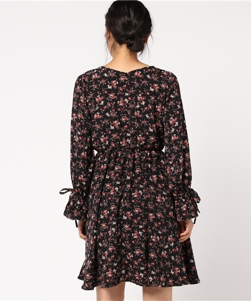Honeys（ハニーズ）の「花柄ワンピース（ワンピース・レディース・ブラック系その他/ブルー系その他/レッド系その他・M/L）」の8枚目の写真