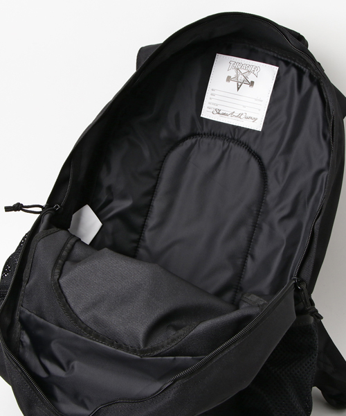 THRASHER（スラッシャー）の「【THRASHER / スラッシャー】 ボードフラップ リュック (コーデュラファブリック)（バックパック/リュック・メンズ・ブラック・FREE）」の4枚目の写真