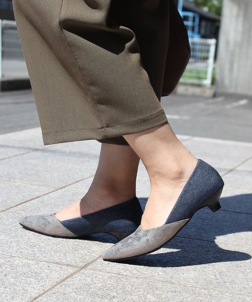 AmiAmi（アミアミ）の「バイカラー3cmヒールパンプス（パンプス・レディース・オレンジ/シルバーグレー/ベージュ系その他/レッド系その他/ブルー系その他3/ブラック系その他/レッド系その他2/ベージュ系その他2/ブラック/パイソン/ブルー系その他/ブラック系その他2/ホワイト系その他/ベージュ/ホワイト×ネイビー/ブラック系その他3/ブラウン系その他/ゴールド/シルバー系その他/ブラウン/アイボリー/ゼブラ/アニマル/ベージュ系その他3/グリーン/シルバー/ホワイト系その他2/ブロンズ・35/38/39/34/36/37/40）」の17枚目の写真