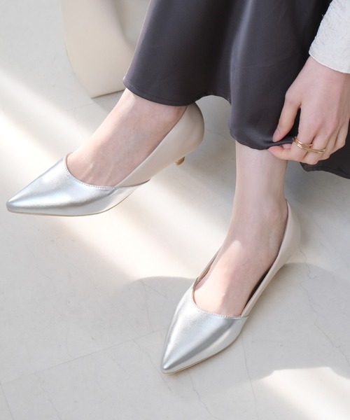 AmiAmi（アミアミ）の「バイカラー3cmヒールパンプス（パンプス・レディース・オレンジ/シルバーグレー/ベージュ系その他/レッド系その他/ブルー系その他3/ブラック系その他/レッド系その他2/ベージュ系その他2/ブラック/パイソン/ブルー系その他/ブラック系その他2/ホワイト系その他/ベージュ/ホワイト×ネイビー/ブラック系その他3/ブラウン系その他/ゴールド/シルバー系その他/ブラウン/アイボリー/ゼブラ/アニマル/ベージュ系その他3/グリーン/シルバー/ホワイト系その他2/ブロンズ・35/38/39/34/36/37/40）」の22枚目の写真