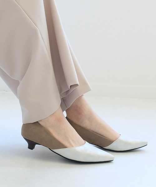 AmiAmi（アミアミ）の「バイカラー3cmヒールパンプス（パンプス・レディース・オレンジ/シルバーグレー/ベージュ系その他/レッド系その他/ブルー系その他3/ブラック系その他/レッド系その他2/ベージュ系その他2/ブラック/パイソン/ブルー系その他/ブラック系その他2/ホワイト系その他/ベージュ/ホワイト×ネイビー/ブラック系その他3/ブラウン系その他/ゴールド/シルバー系その他/ブラウン/アイボリー/ゼブラ/アニマル/ベージュ系その他3/グリーン/シルバー/ホワイト系その他2/ブロンズ・35/38/39/34/36/37/40）」の14枚目の写真