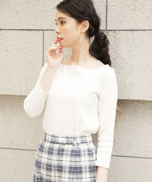 LOWRYS FARM(ローリーズファーム)の「リブスクエア/7S 784032(Tシャツ/カットソー・レディース・グリーン/レッド/オフホワイト/ブラック/グレー/ブルー系その他・LARGE/MEDIUM)」の2枚目の写真