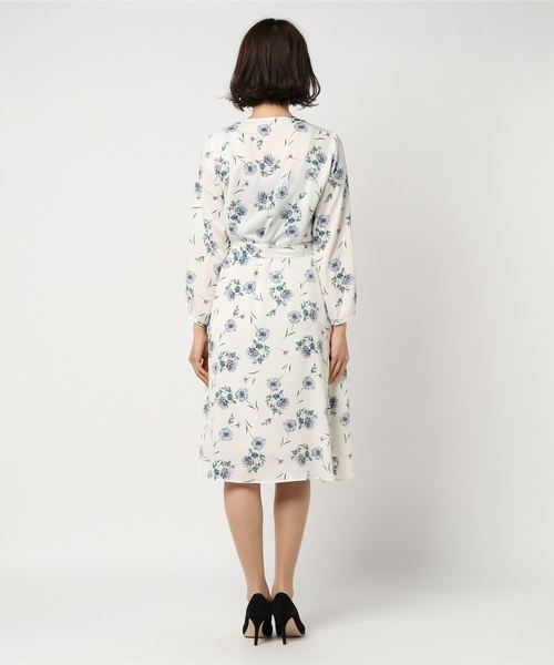 un dix cors（アンディコール）の「ピーチサテンプリントワンピース（ワンピース・レディース・アイボリー/ピンク・ﾌﾘ-）」の3枚目の写真