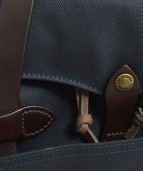ROOPTOKYO（ループトウキョウ）の「FILSON / フィルソン オリジナルブリーフケース ORIGINAL BRIEAF CASE（ビジネスバッグ・メンズ・ネイビー/タン・FREE）」の9枚目の写真