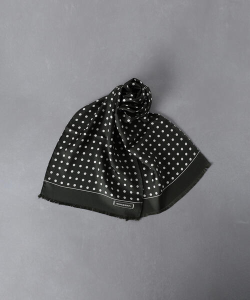 SOVEREIGN（ソブリン）の「＜SOVEREIGN（ソブリン）＞ ドット プリント スカーフ（ストール/ショール・メンズ・ベージュ/ネイビー/オレンジ/ケリー・FREE）」の2枚目の写真