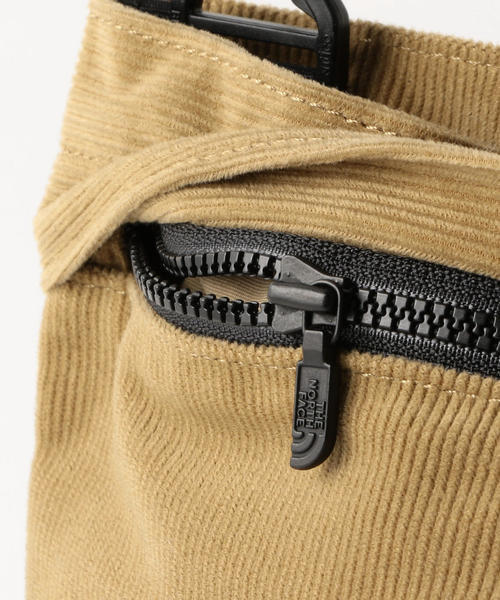 THE NORTH FACE（ザノースフェイス）の「[ザ・ノースフェイス パープルレーベル] SC THE NORTH FACE コーデュロイ ショルダーバッグ（ショルダーバッグ・メンズ・ベージュ/ネイビー/ブラック・FREE）」の7枚目の写真