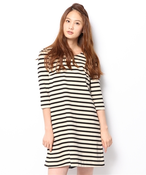 Tiara（ティアラ）の「BACKチャーミングボーダーワンピース【LEE10月号】（ワンピース・レディース・ブラック系その他/ホワイト×ブラック・3/2/4）」の2枚目の写真